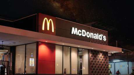 McDonald's en Francia vende agua en vasos de cartón con fines ecológicos (pero parece que es del grifo)
