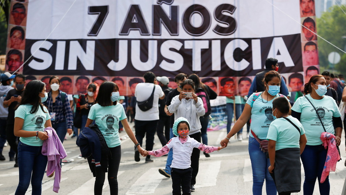 "Entrégame a los detenidos": Gobierno de México devela mensajes de policías y criminales involucrados en la desaparición de los 43 de Ayotzinapa