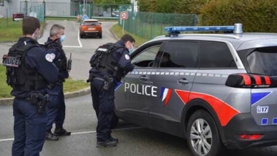 Un condenado a cadena perpetua toma como rehenes a dos guardias de prisión en Francia