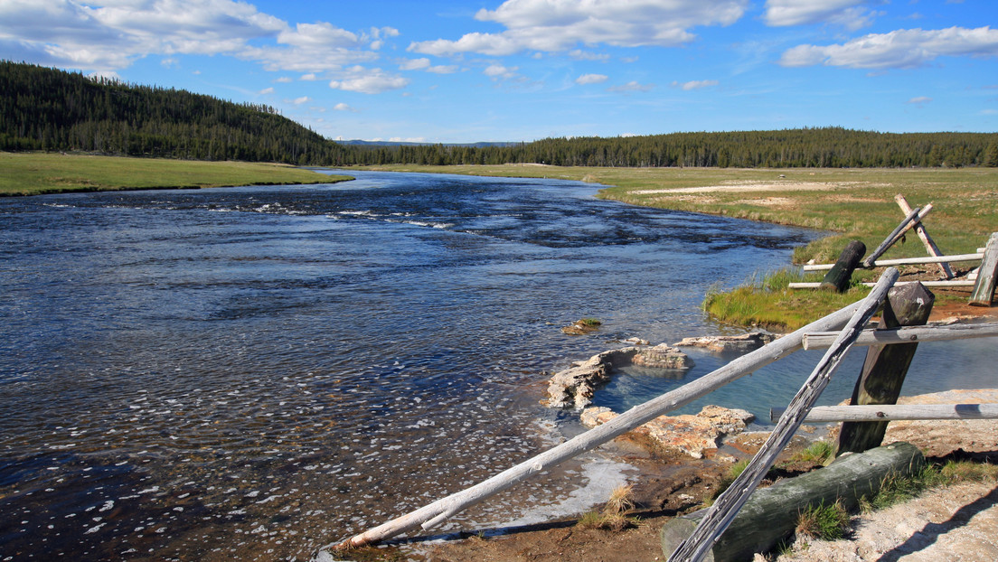 Una joven sufre graves quemaduras tras saltar a una fuente termal en Yellowstone para rescatar a su perro