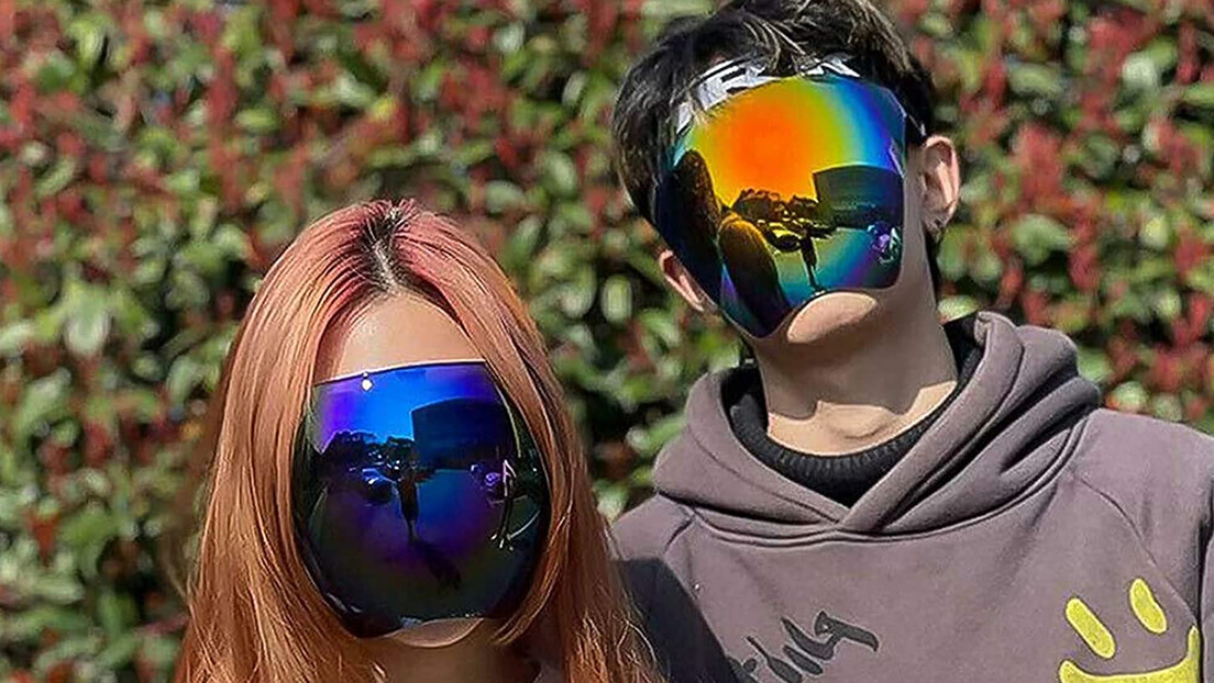 Lanzan en Japón unas curiosas gafas de sol 'a lo Daft Punk', que cubren de las cejas al mentón (FOTOS)