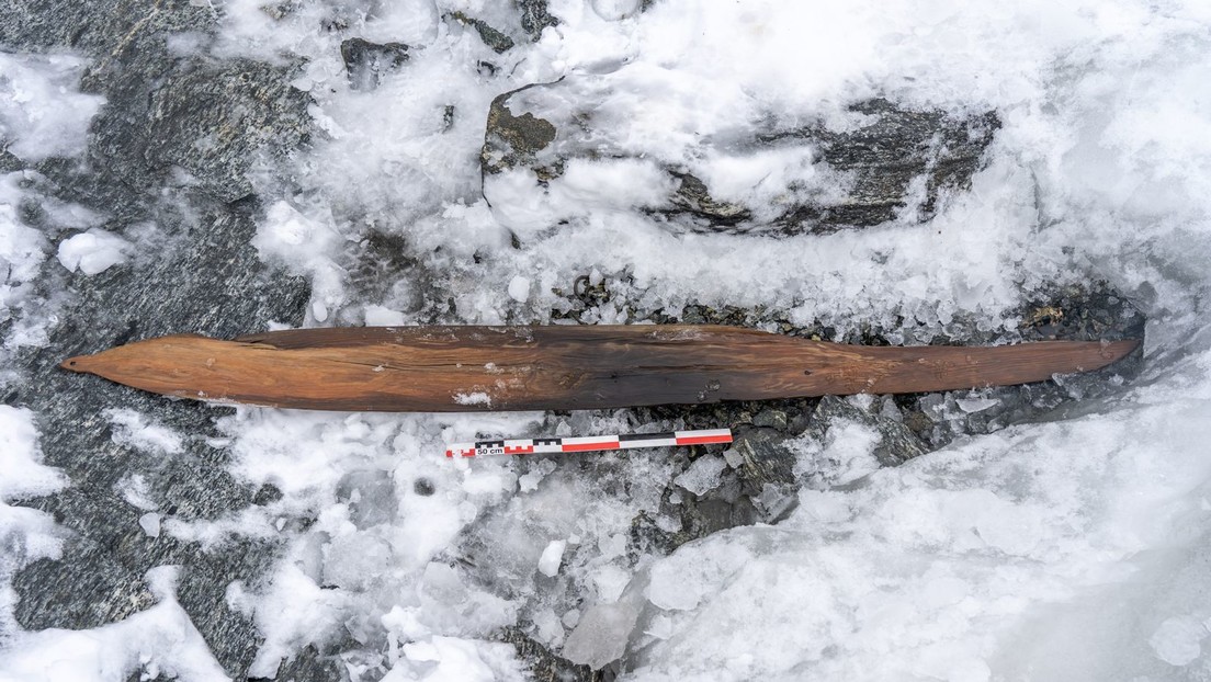 Descubren el par de esquís más antiguos y mejor conservados del mundo (FOTOS, VIDEO)