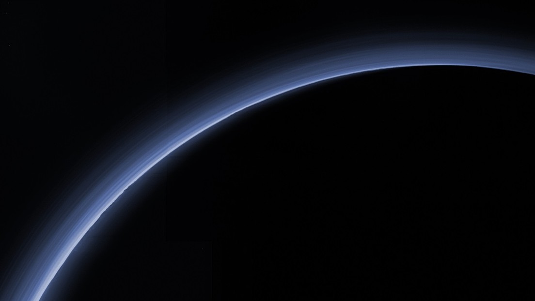 La atmósfera de Plutón está desapareciendo lentamente, mientras el planeta se aleja del Sol