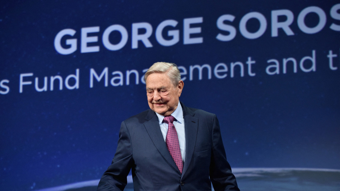 "El bitcóin ha cruzado el abismo hacia la corriente principal": Empresa de gestión de activos de George Soros confirma invertir en la criptomoneda