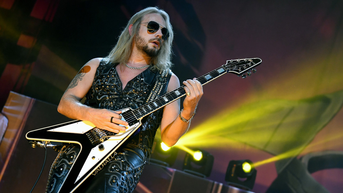 Guitarrista de Judas Priest casi muere en pleno 'show' al sufrir una rotura de la aorta y "derramar sangre", pero consigue un solo perfecto (VIDEO)