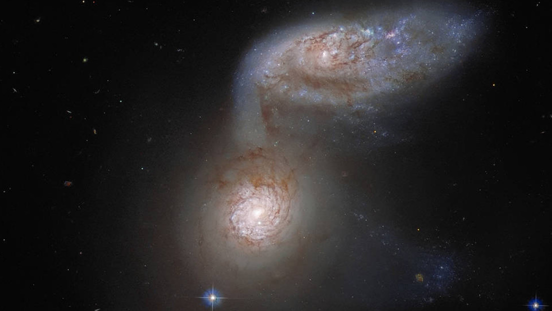El telescopio Hubble capta la "peligrosa danza" de dos galaxias en proceso de fusión