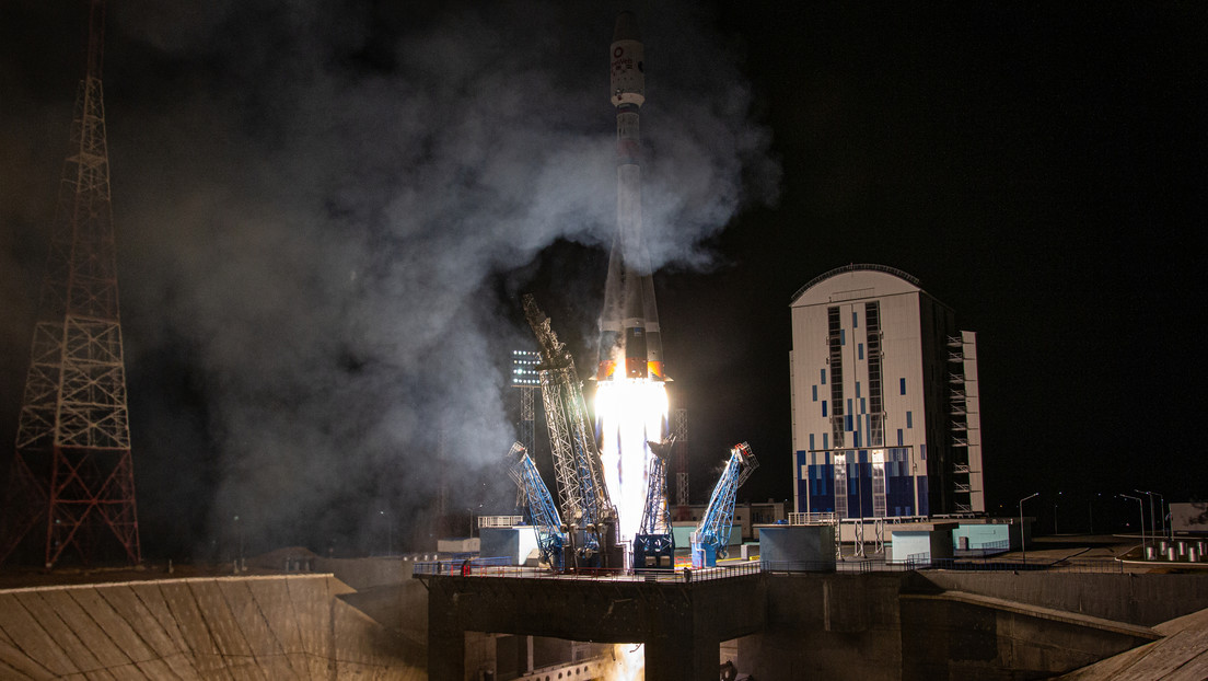 VIDEO: Un cohete portador Soyuz despega del cosmódromo Vostochny con 36 satélites británicos a bordo