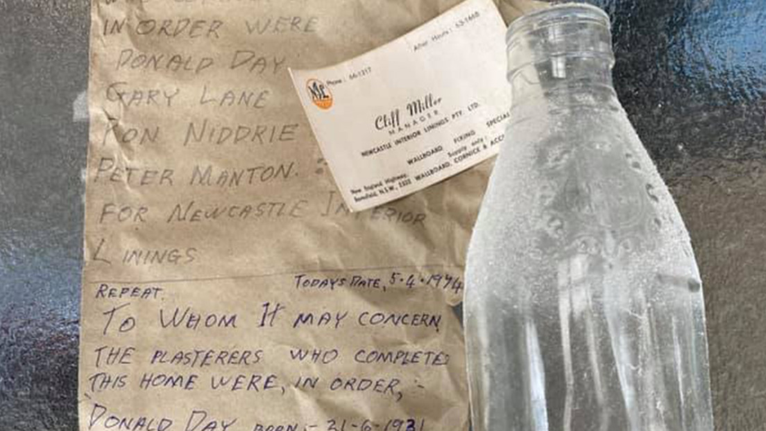 Encuentra en su casa un mensaje de hace 47 años escondido en una botella detrás de una pared y localiza a su autor
