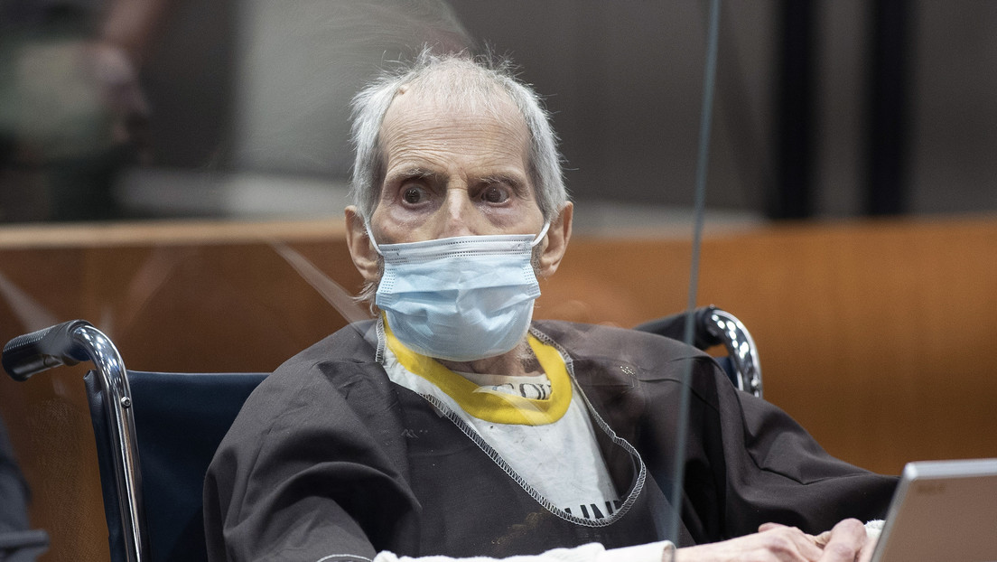 Colocan en ventilador a Robert Durst, el multimillonario condenado a cadena perpetua, tras contraer covid-19