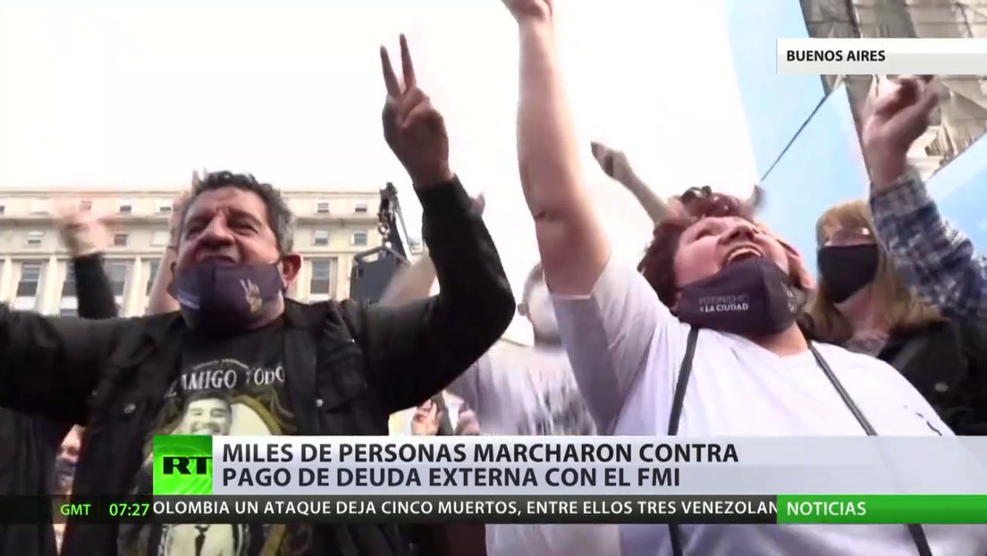 Miles de personas marchan en Argentina para exigir que no se pague la deuda al FMI