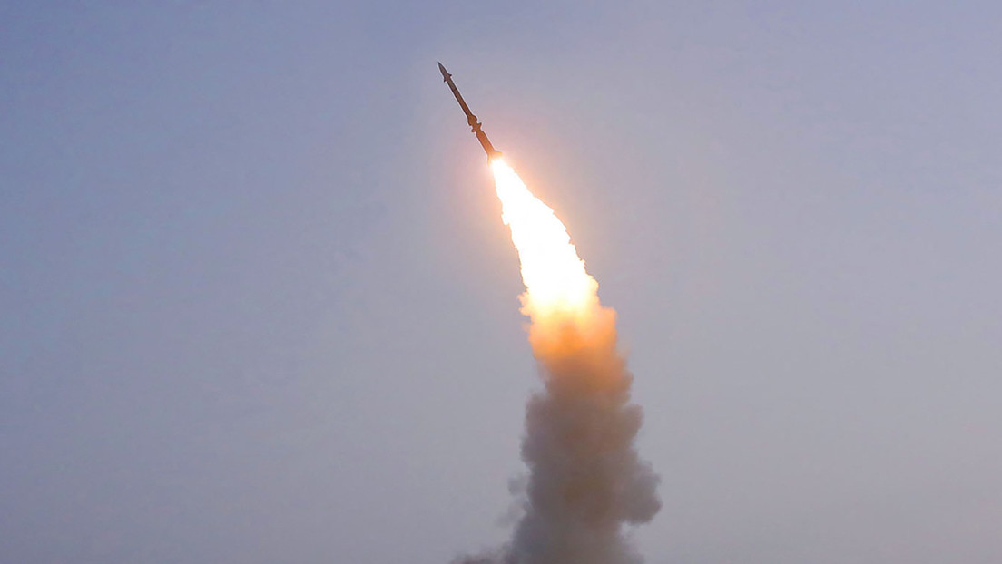 Corea del Norte lanza 2 misiles balísticos hacia el mar de Japón