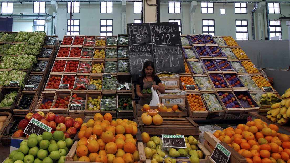 En medio de una fuerte inflación, el Gobierno de Argentina busca congelar los precios y se tensa la relación con los empresarios de alimentos