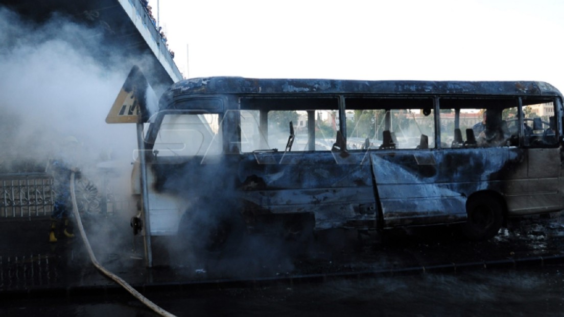 Ataque terrorista contra un autobús militar deja 14 muertos en Damasco