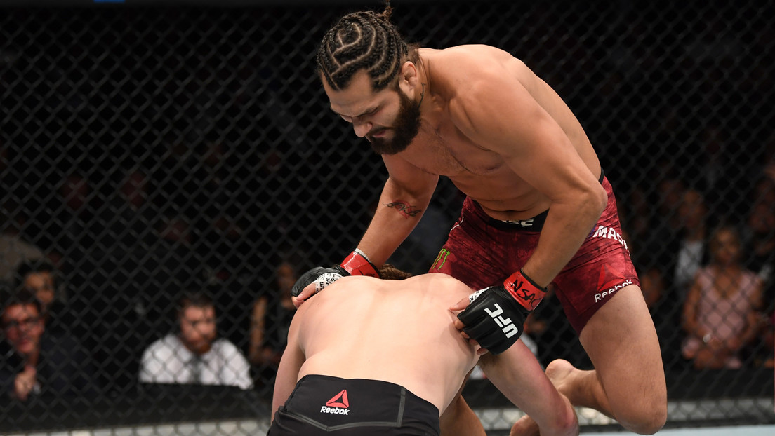 VIDEO: Un luchador de MMA recrea el icónico nocaut de Jorge Masvidal con un rodillazo volador y la estrella de la UFC reacciona