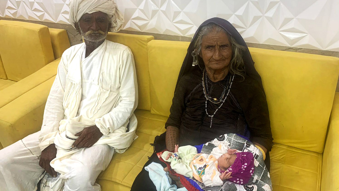 India afirma haber dado a luz a su primer bebé a los 70 años, lo que la convertiría en una de las madres primerizas más longevas del mundo