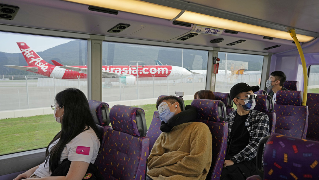 Ofrecen en Hong Kong excursiones para dormir en un autobús para quienes tienen problemas para conciliar el sueño