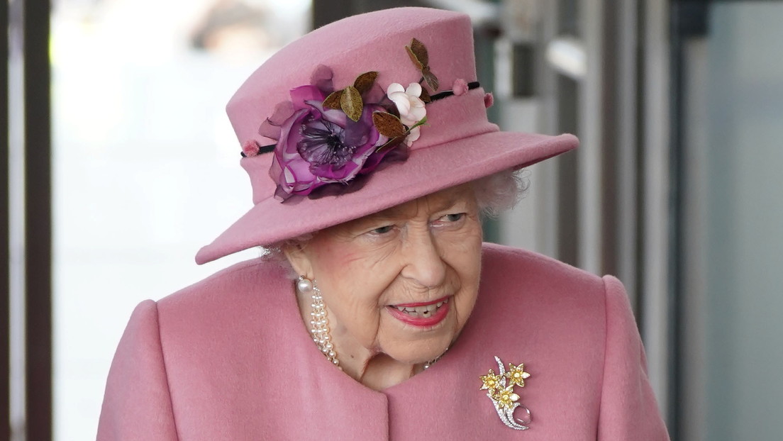 La reina Isabel II pasó una noche hospitalizada tras cancelar su visita a Irlanda del Norte