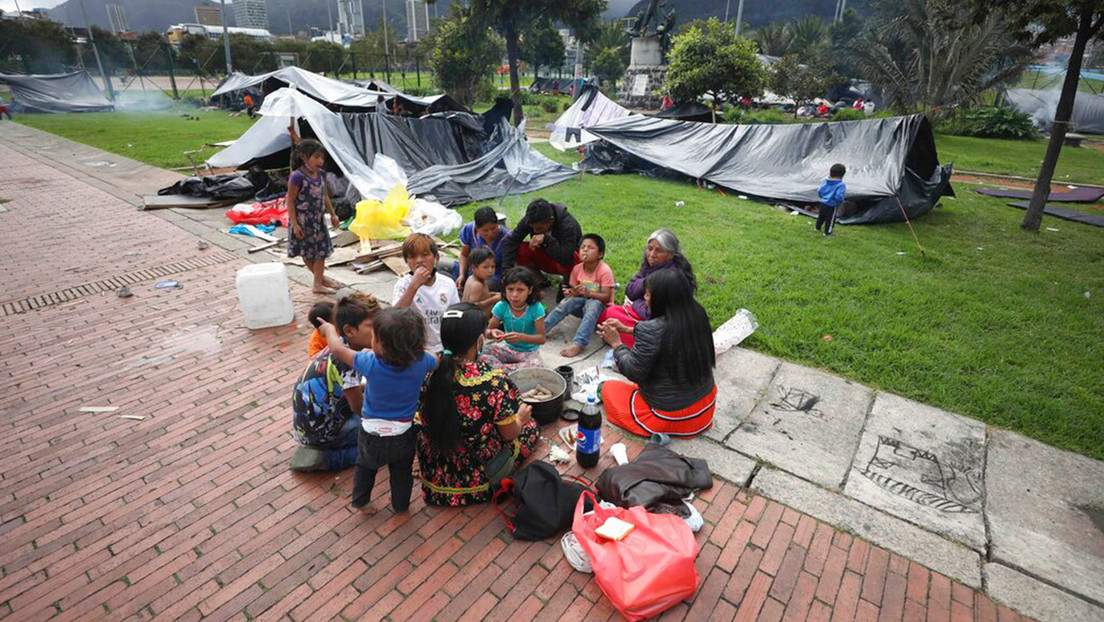 Desplazados en Colombia y olvidados en Bogotá: qué hay detrás del ultimátum de desalojo contra 1.500 indígenas embera