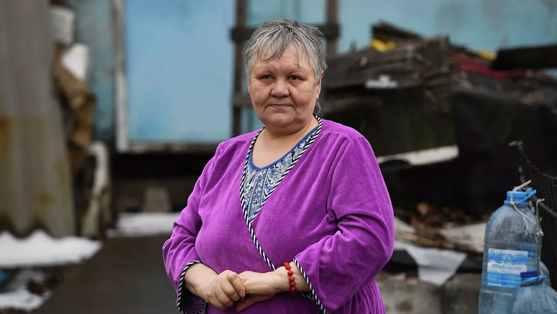 Una mujer siberiana, que vivió más de 30 años en un contenedor metálico sin calefacción ni electricidad, recibe un nuevo hogar gracias a blogueros