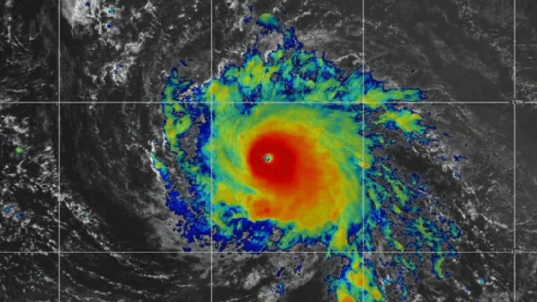 El huracán Rick podría intensificarse a categoría 3 frente a las costas del Pacífico mexicano en las próximas horas