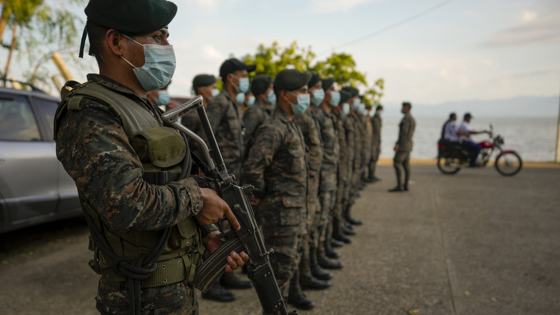 Guatemala decreta estado de sitio en El Estor tras fuertes choques entre policías e indígenas por un proyecto minero