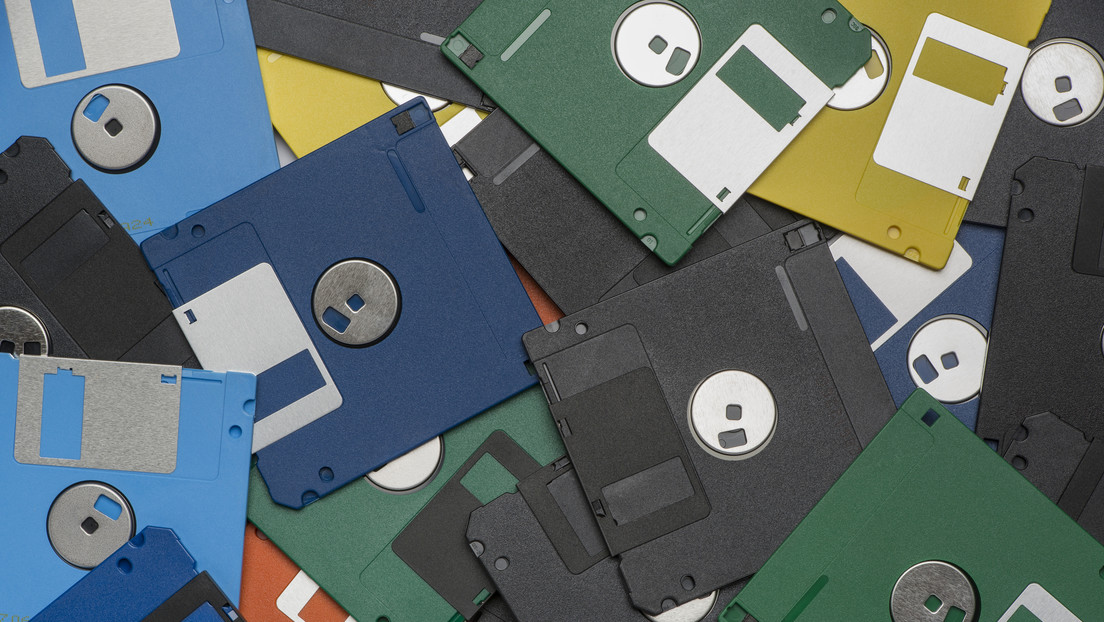 Funcionarios japoneses comienzan a dejar de usar disquetes una década después de que Sony dejara de fabricarlos