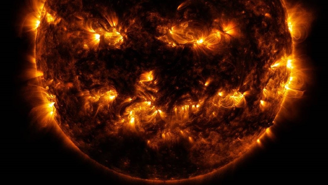 "Calabaza resplandeciente": La NASA muestra la cara más 'terrorífica' del Sol a pocos días de Halloween (FOTO)