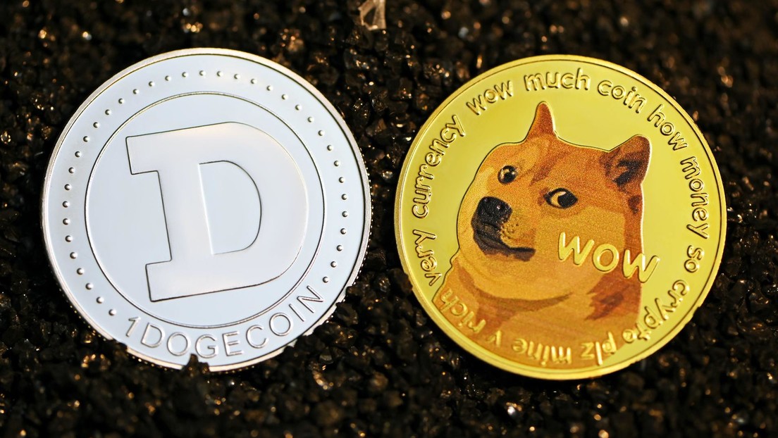 Un periodista de Bloomberg expone las ventajas de la criptomoneda Shiba Inu frente al dogecóin y pronostica un "caos" en la comunidad de 'memecoins'