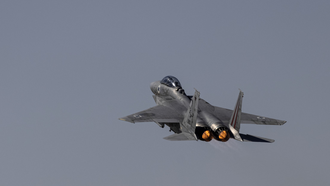 VIDEO: Cazas israelíes F-15 escoltan a un bombardero estratégico supersónico de EE.UU. por el espacio aéreo de Israel