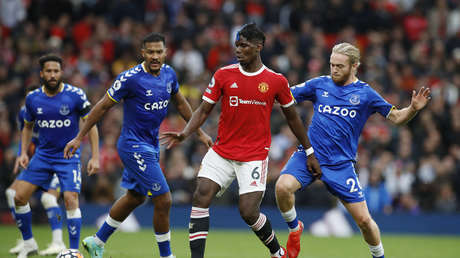 "Tiene futuro en la lucha libre": Paul Pogba derriba a Yerry Mina durante un partido con una contundente 'llave' (VIDEO)