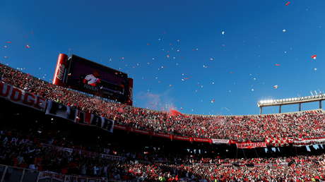 Polémica en el superclásico de Argentina por sospechas de que hubo casi 20.000 espectadores más de lo permitido