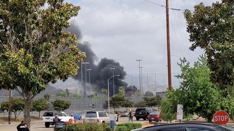 Al menos dos muertos y dos heridos tras estrellarse una avioneta cerca de una escuela en California (VIDEOS)