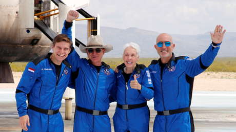 VIDEO: El capitán Kirk de 'Star Trek' se convierte en el astronauta más longevo a bordo de la nave de Jeff Bezos