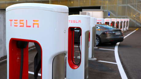 Decodifican datos de conducción de Tesla y encuentran que el vehículo almacena mucha más información de la que se conocía anteriormente