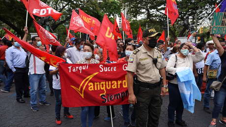 Con barricadas y represión en las calles transcurrió el segundo día de las protestas en Ecuador por el precio de los combustibles