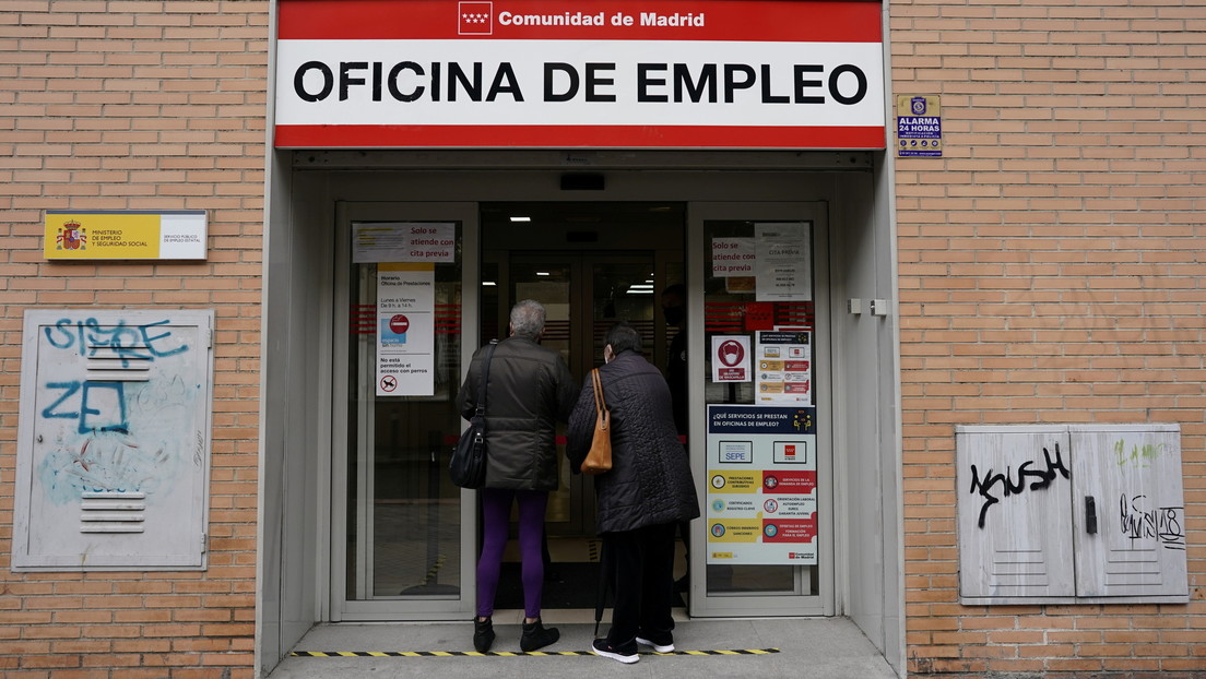España cierra octubre con un descenso de desempleo por primera vez en 46 años