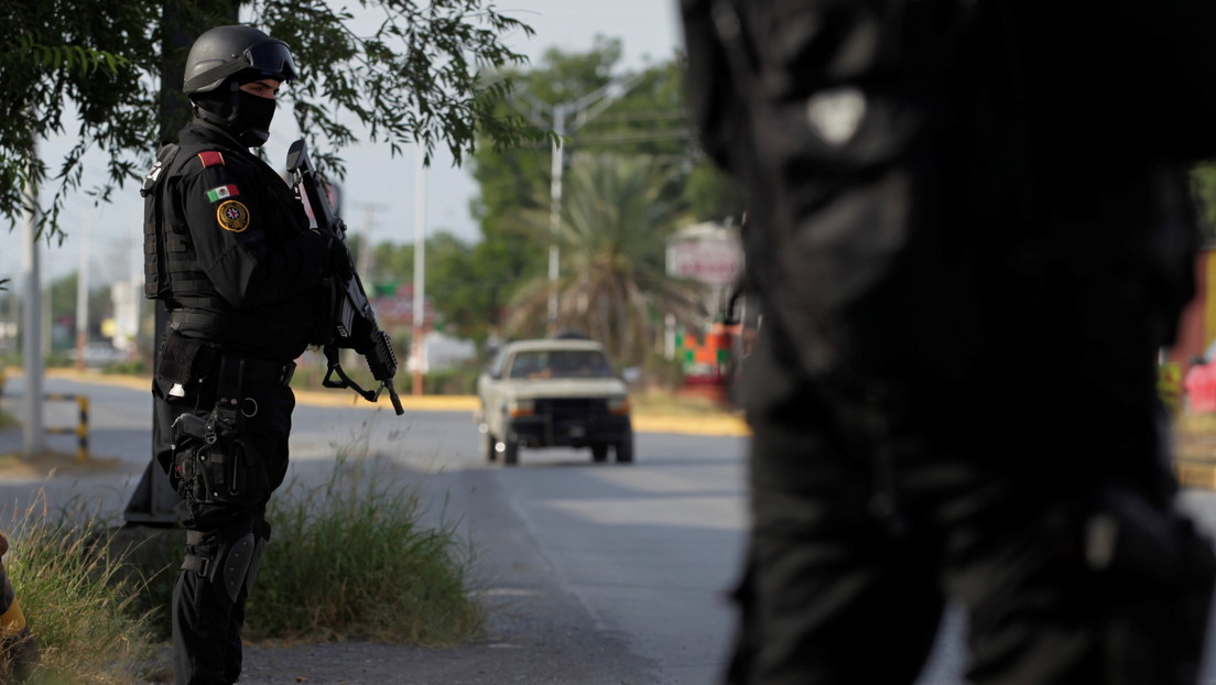 Un grupo armado secuestra a 8 policías en México y los obliga a grabar un video contra las autoridades estatales