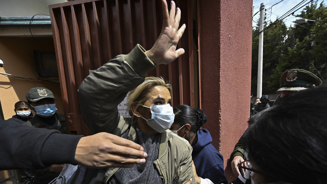 La Fiscalía de Bolivia imputa a Jeanine Áñez cinco delitos relacionados con una designación irregular y pide prisión preventiva de seis meses