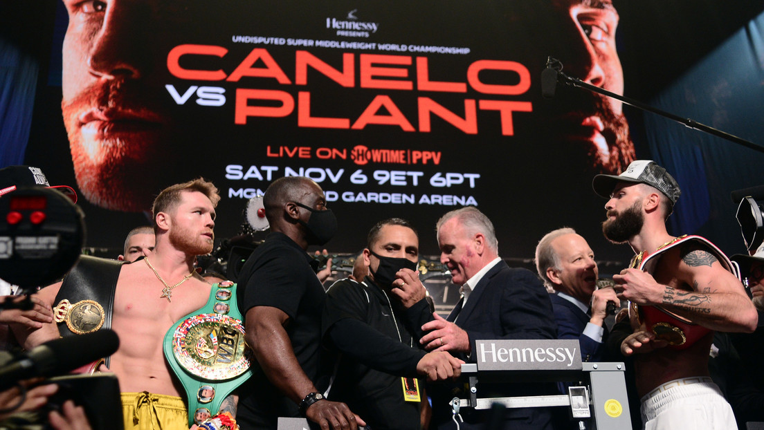 VIDEO: El intenso y acalorado careo entre 'Canelo' Álvarez y Caleb Plant a las puertas de su esperado combate