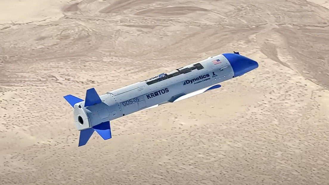 VIDEO: Un avión militar de EE.UU. recupera por primera vez un dron Gremlin en pleno vuelo