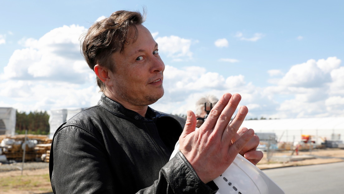 Elon Musk pregunta a sus seguidores en Twitter si debería vender el 10% de las acciones de Tesla y promete cumplir con los resultados de la encuesta