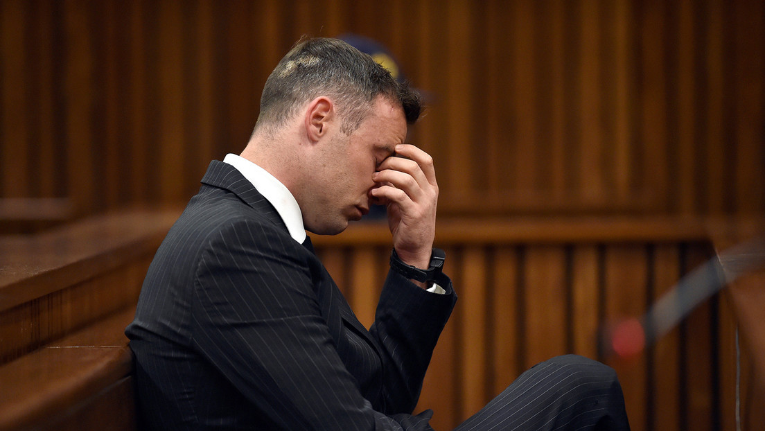 El atleta paralímpico sudafricano Oscar Pistorius, condenado por el asesinato de su novia, podría salir bajo libertad condicional