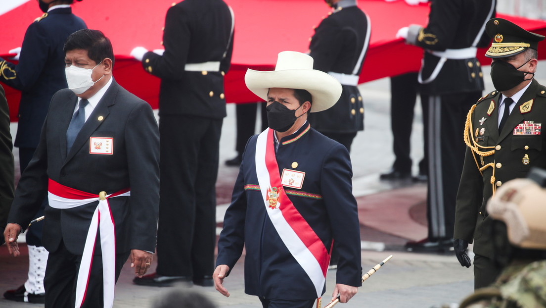 "El presidente me ha dicho que siga trabajando": el ministro de Defensa de Perú afirma que sigue en funciones