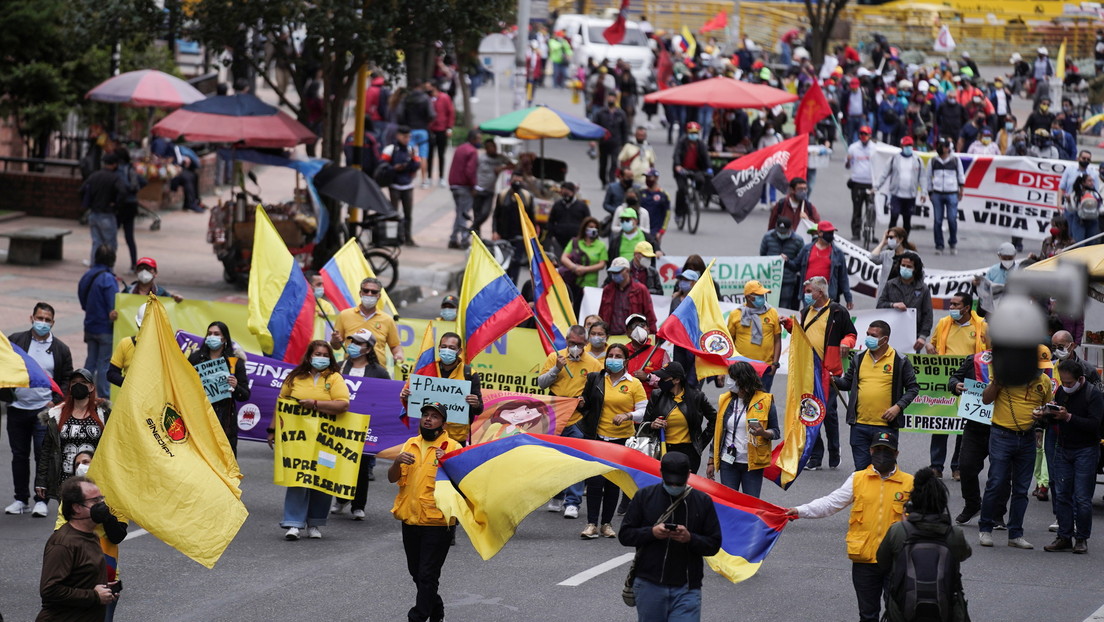 ¿Un peligro para la sociedad? El encarcelamiento de 10 jóvenes de la 'primera línea' de las protestas genera polémica en Colombia