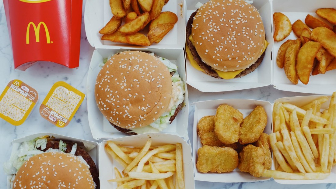 "1.600 McChickens, 1.600 McDoubles y 3.200 galletas en 4 horas": empleada de McDonald's muestra cómo se ve un enorme pedido hecho a su local (VIDEO)