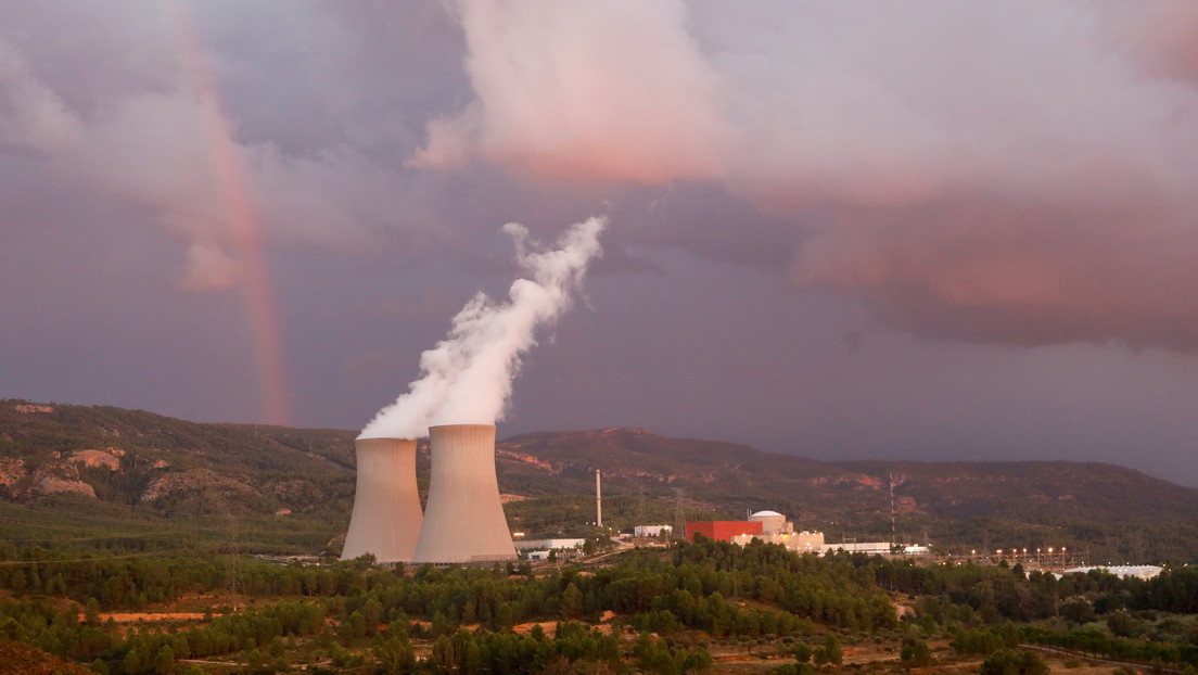 España sigue con su plan de cerrar las centrales nucleares apostando "por quemar gas cuando no hay viento ni sol"