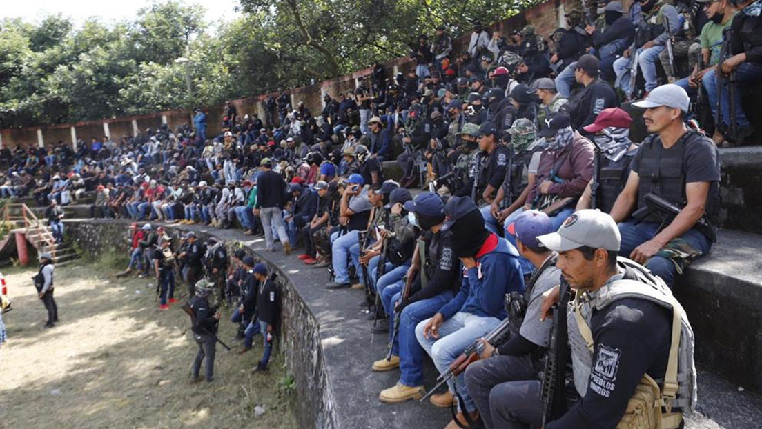 "Hasta que se controle el crimen organizado": Civiles armados de 'Pueblos Unidos' toman el municipio mexicano de Ziracuaretiro