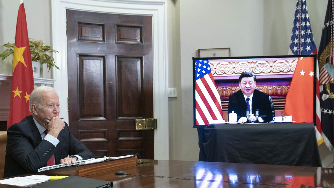 Joe Biden llama a garantizar que la competencia entre EE.UU. y China "no se desvíe hacia el conflicto" durante una reunión en línea con Xi Jinping