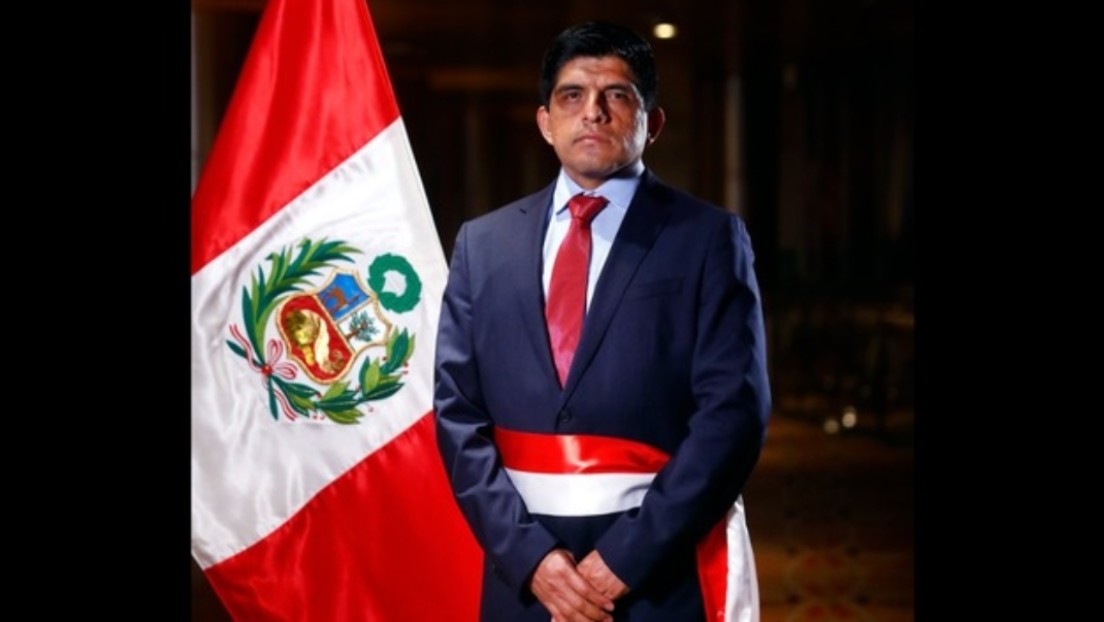 Pedro Castillo designa a Juan Carrasco nuevos ministro de Defensa de Perú