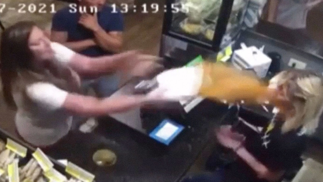 Arrestan a la mujer que arrojó sopa a la cara de la gerente de un restaurante tras quejarse de que estaba demasiado caliente